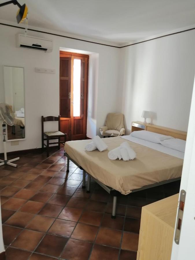 Una Stanza A Cefalù Exterior foto